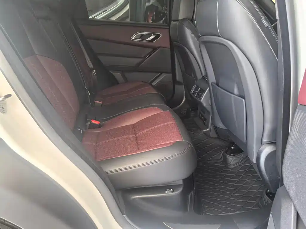 Land Rover Velar — миниатюра 12