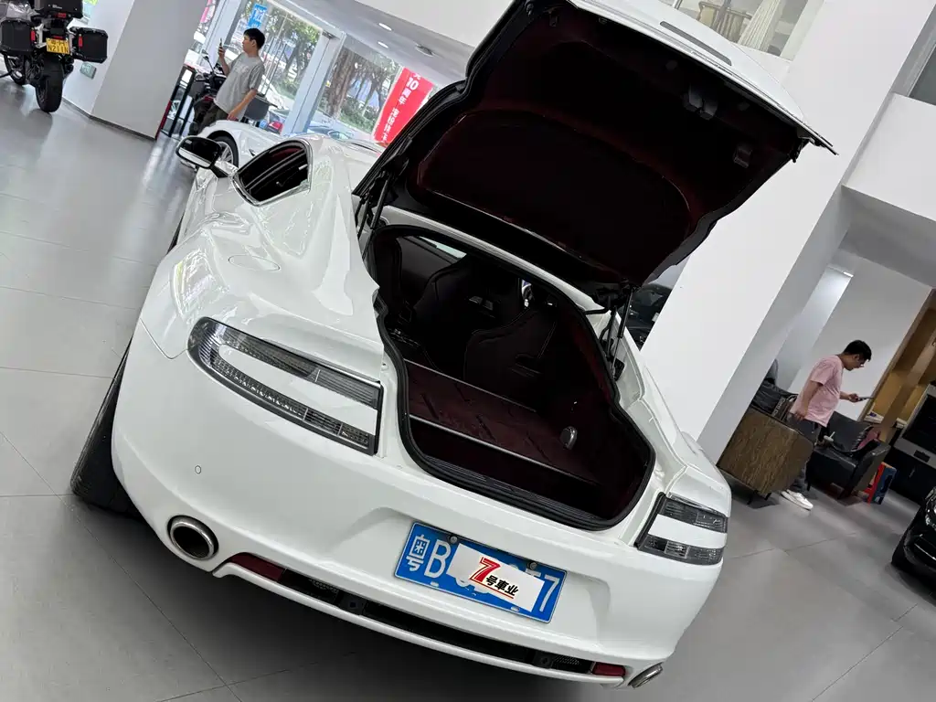 Aston Martin Rapide — миниатюра 14