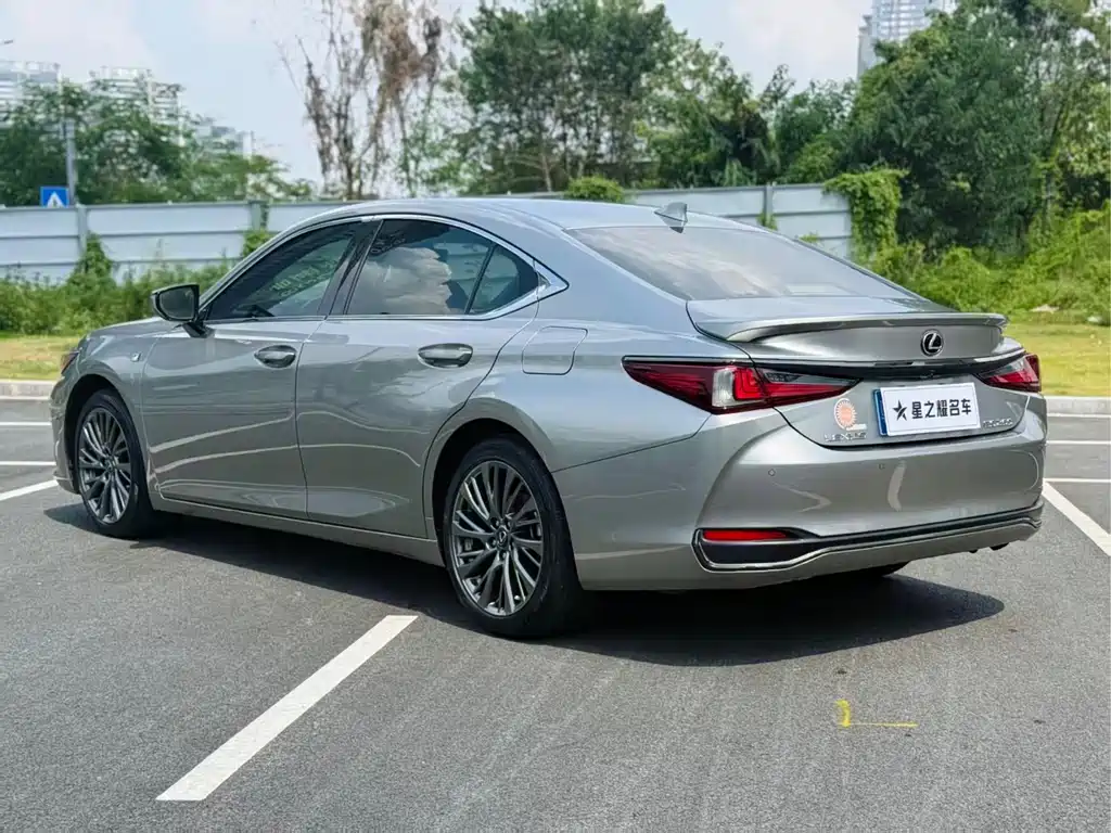 Lexus ES — миниатюра 5