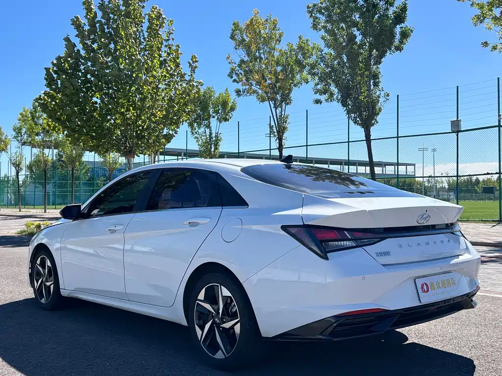 Hyundai Elantra — миниатюра 4