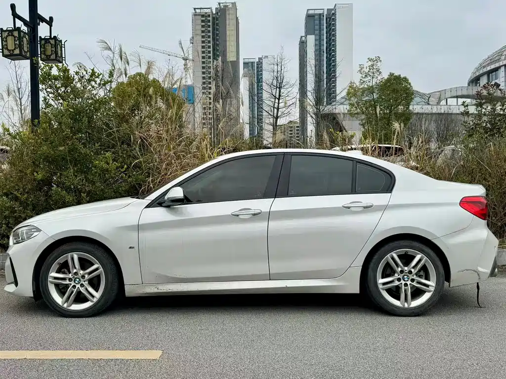 BMW 1 SERIES