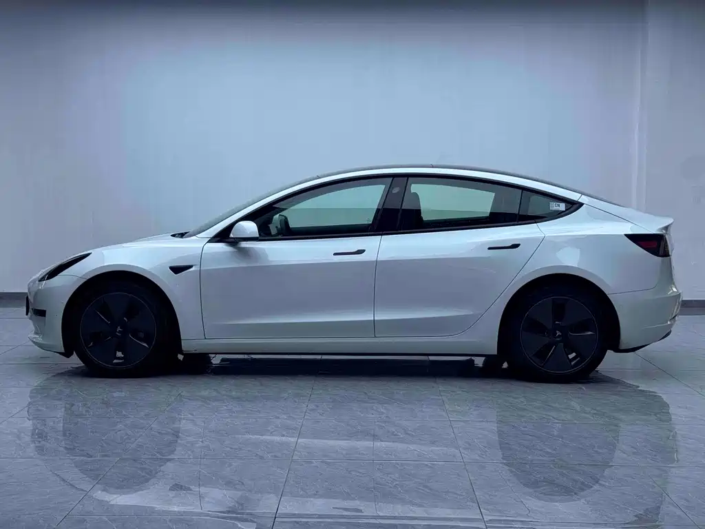 Tesla Model 3 — миниатюра 12