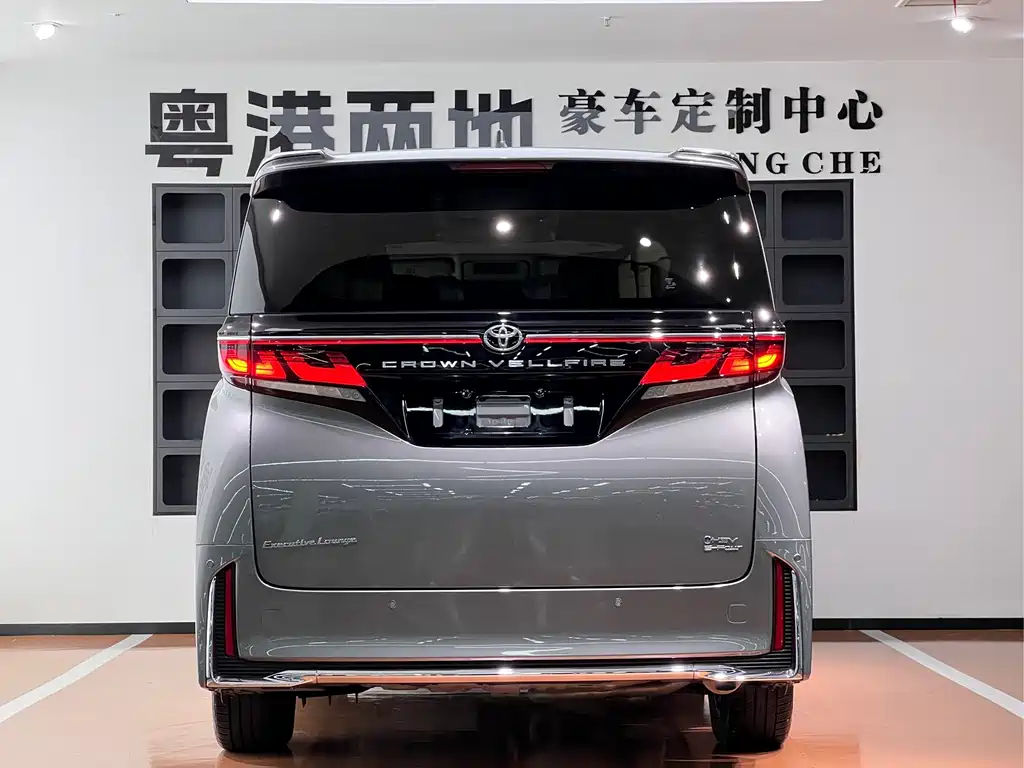Toyota Alphard — миниатюра 6