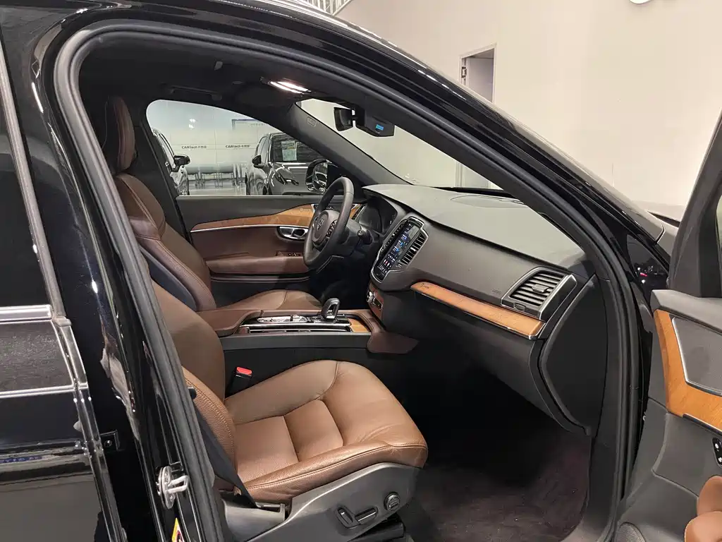 Volvo XC90 2023 — фото 24