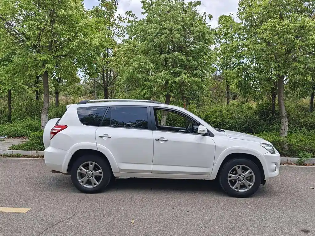 Toyota RAV4 2013 2.4L AT