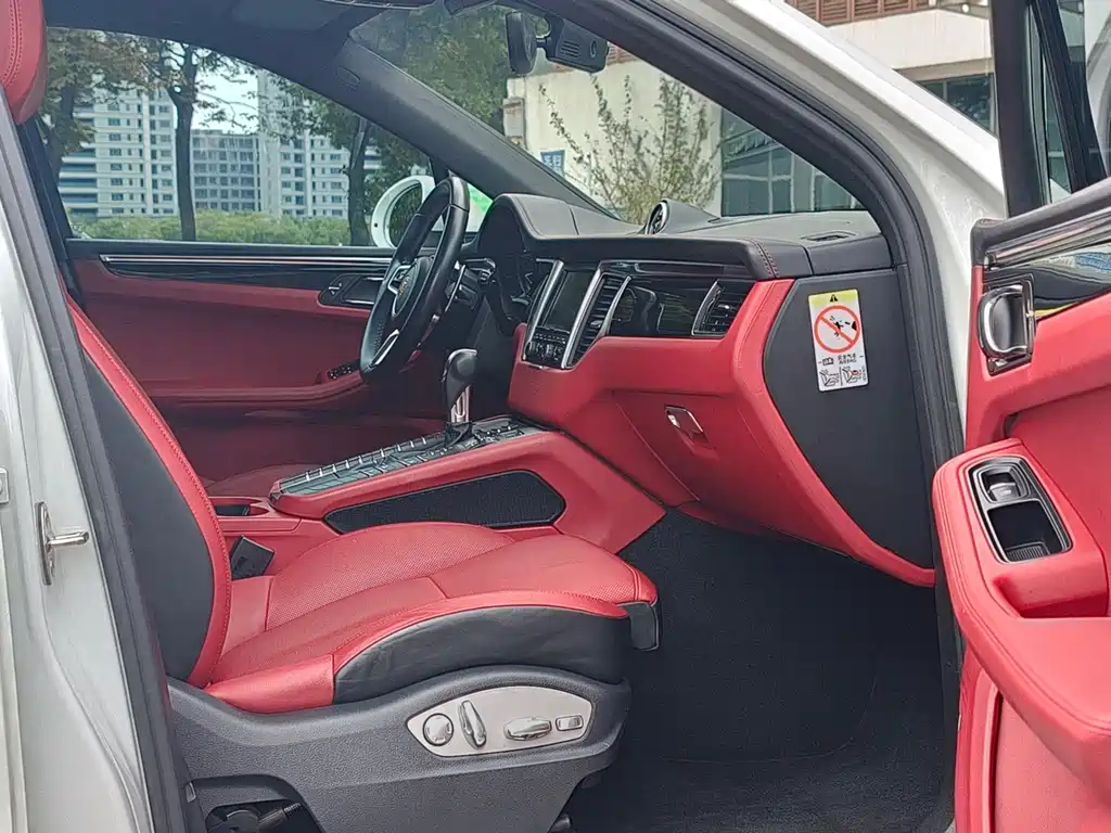 Porsche Macan — миниатюра 16