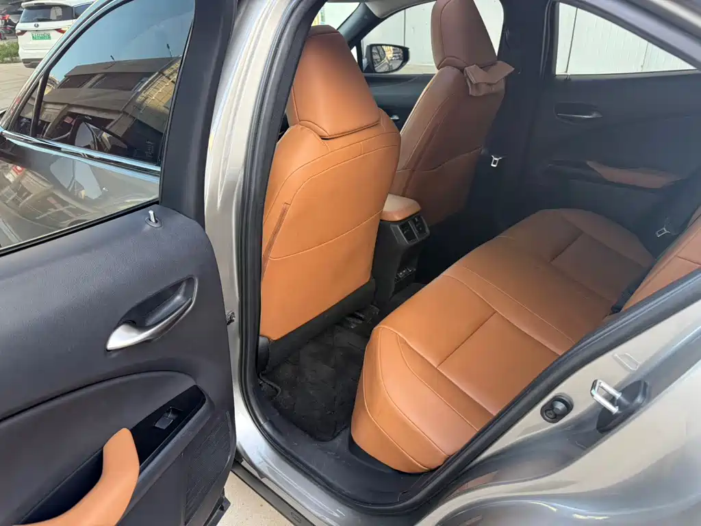 Lexus UX New Energy — миниатюра 5