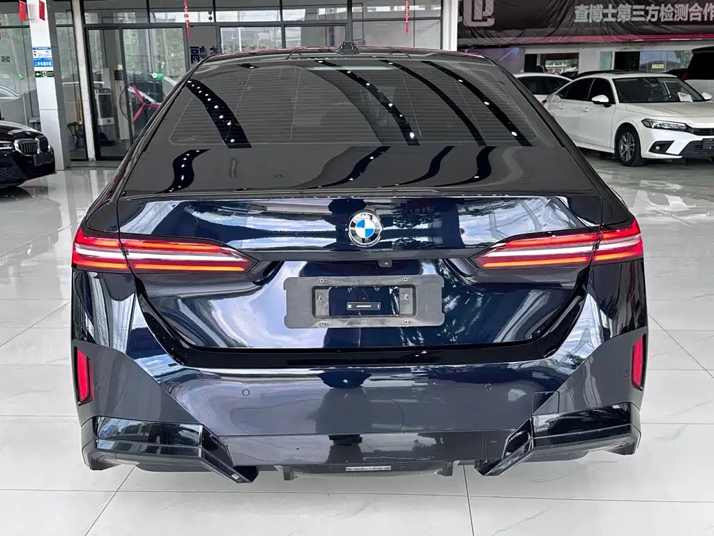 BMW 5 Series — миниатюра 8