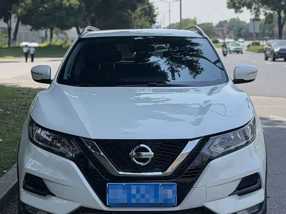 Nissan Qashqai 2.0 л 2022 г. Белый, пробег 37000 км