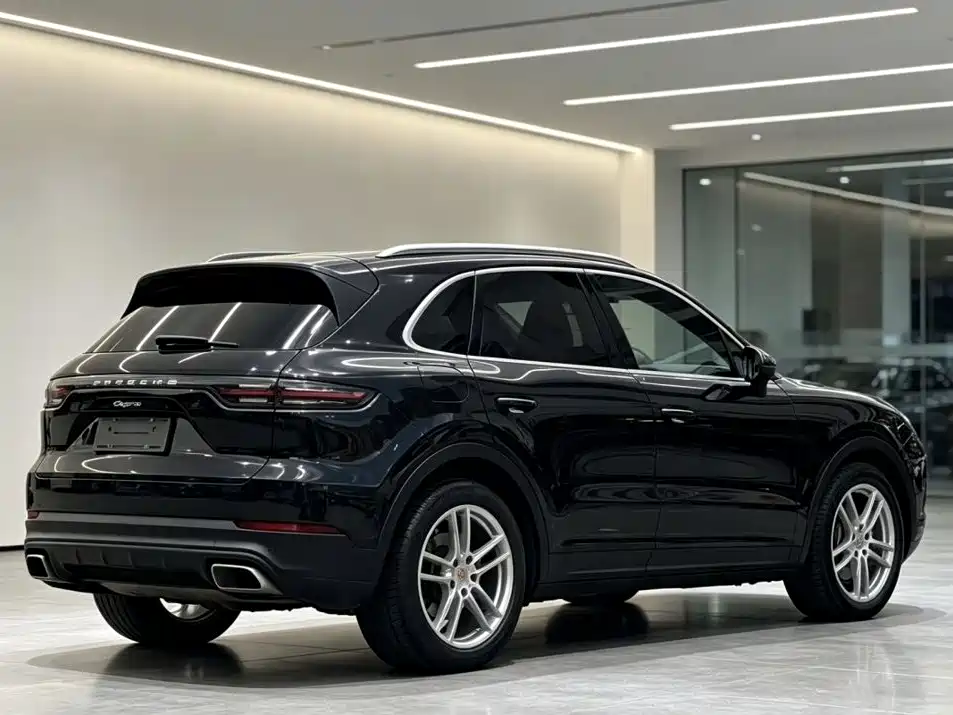 Porsche Cayenne — миниатюра 7