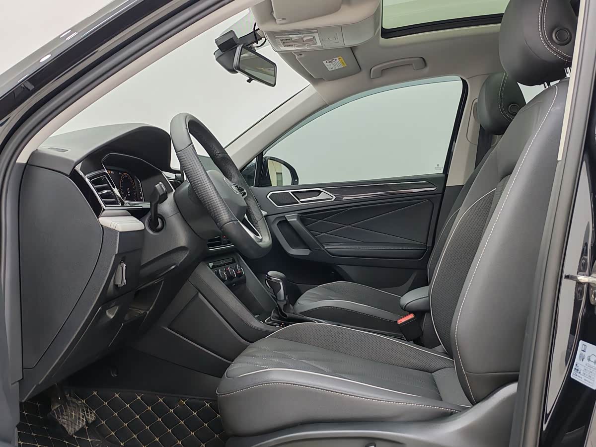 Volkswagen Tiguan L 1.4 л 2023 г. Чёрный, пробег 36700 км