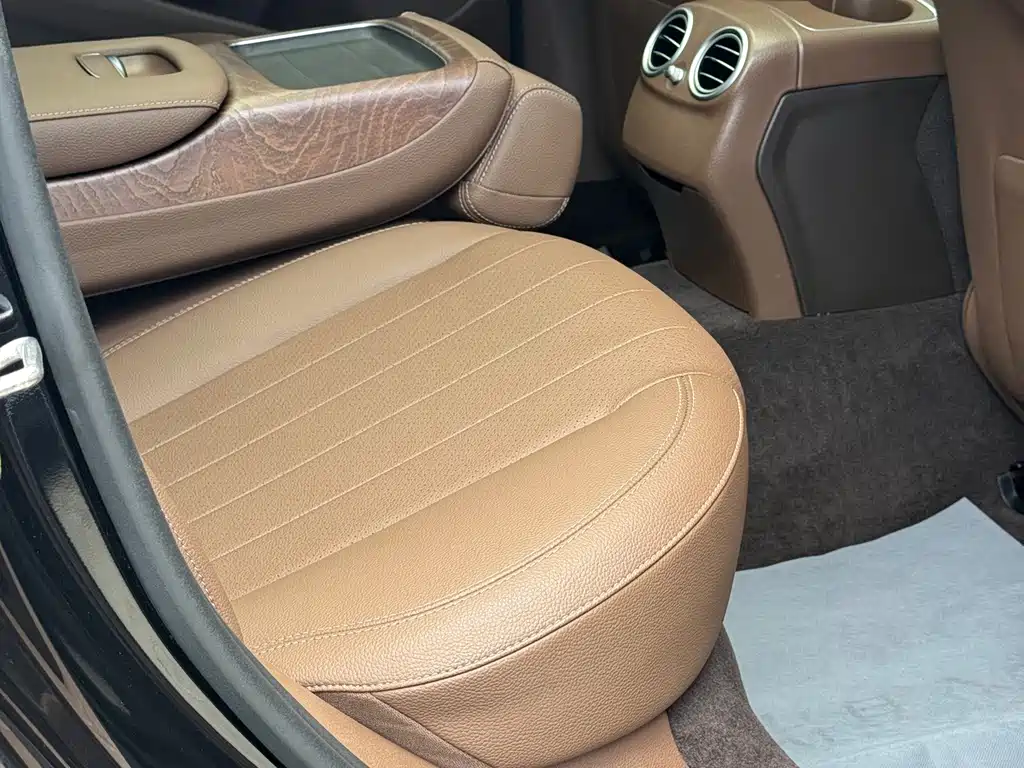 Mercedes-Benz E-Class — миниатюра 27