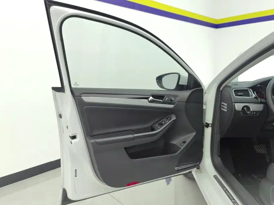 Volkswagen Sagitar — миниатюра 7