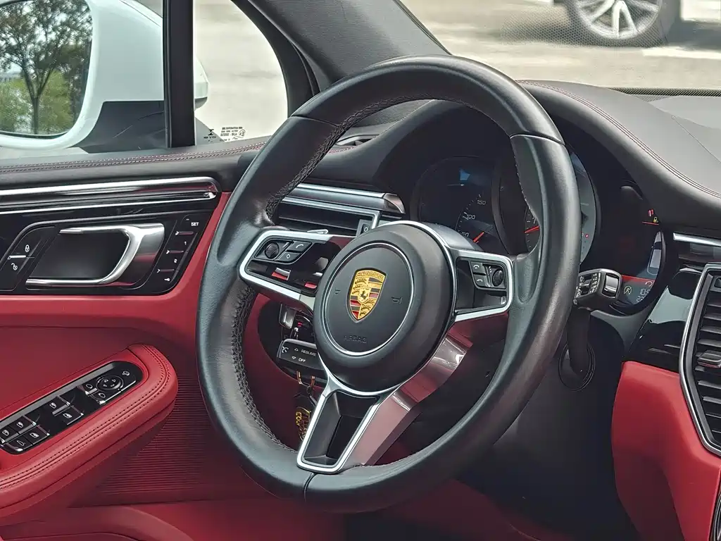 Porsche Macan — миниатюра 15