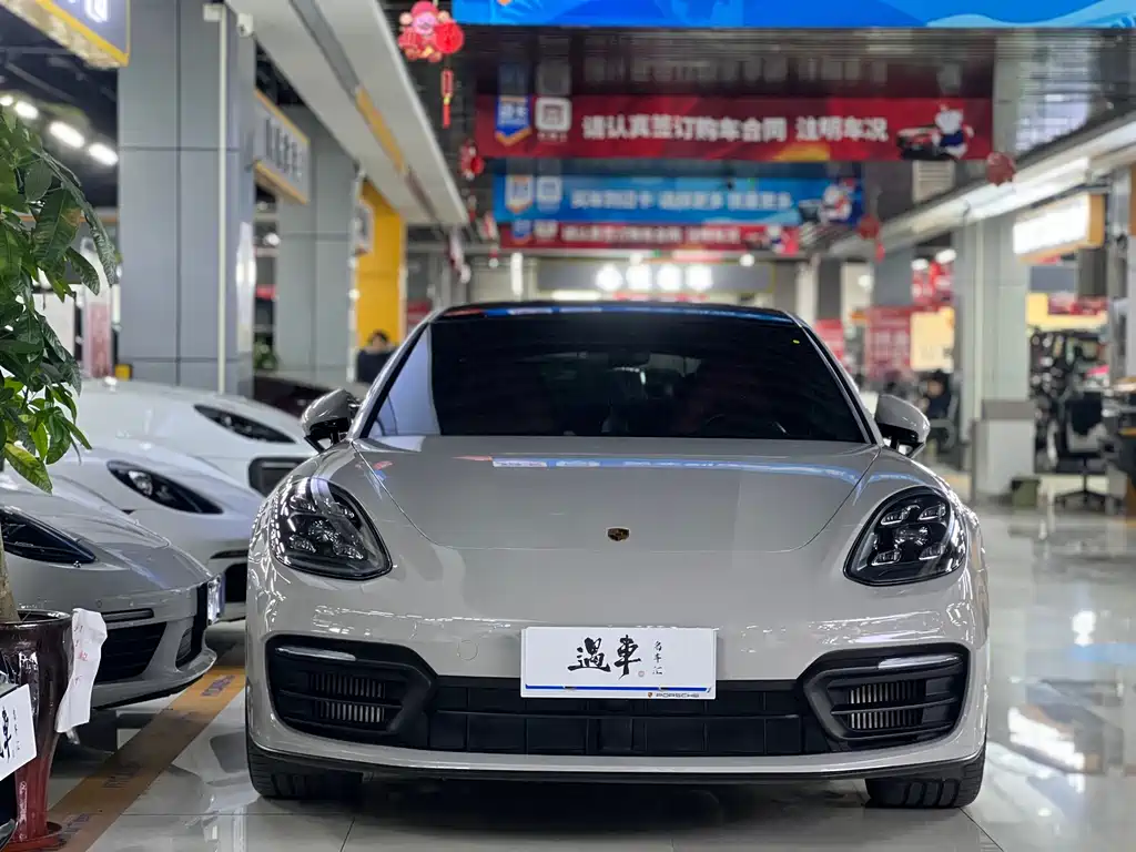 PORSCHE PANAMERA