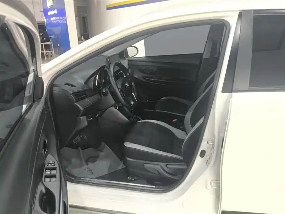 TOYOTA YARIS L ZHIXUAN