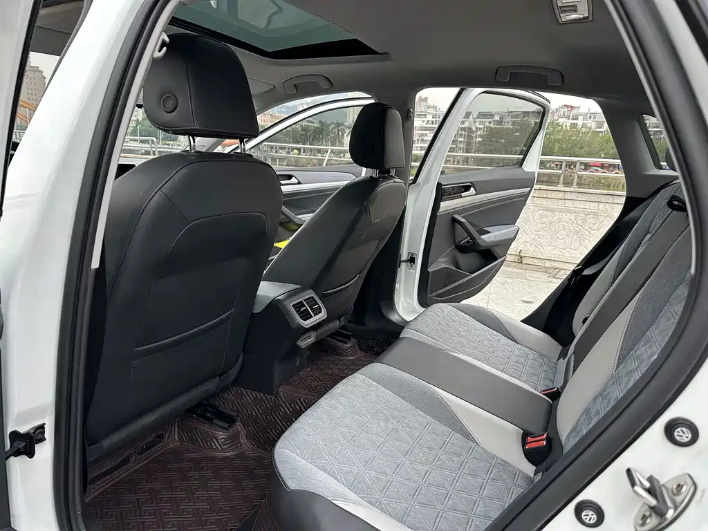 Volkswagen Lavida — миниатюра 6