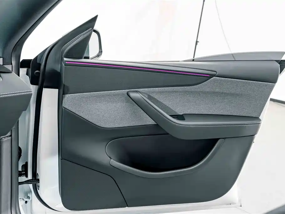 Tesla Model Y — миниатюра 14