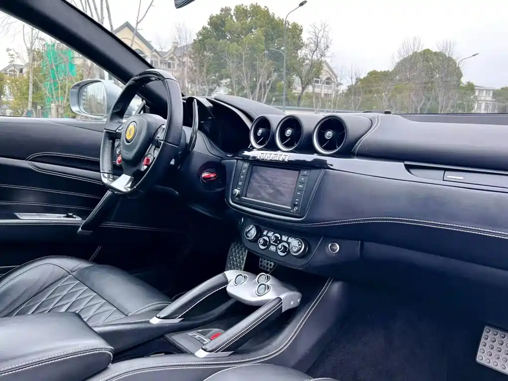 Ferrari FF — миниатюра 4