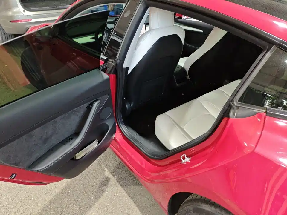 Tesla Model 3 — миниатюра 5