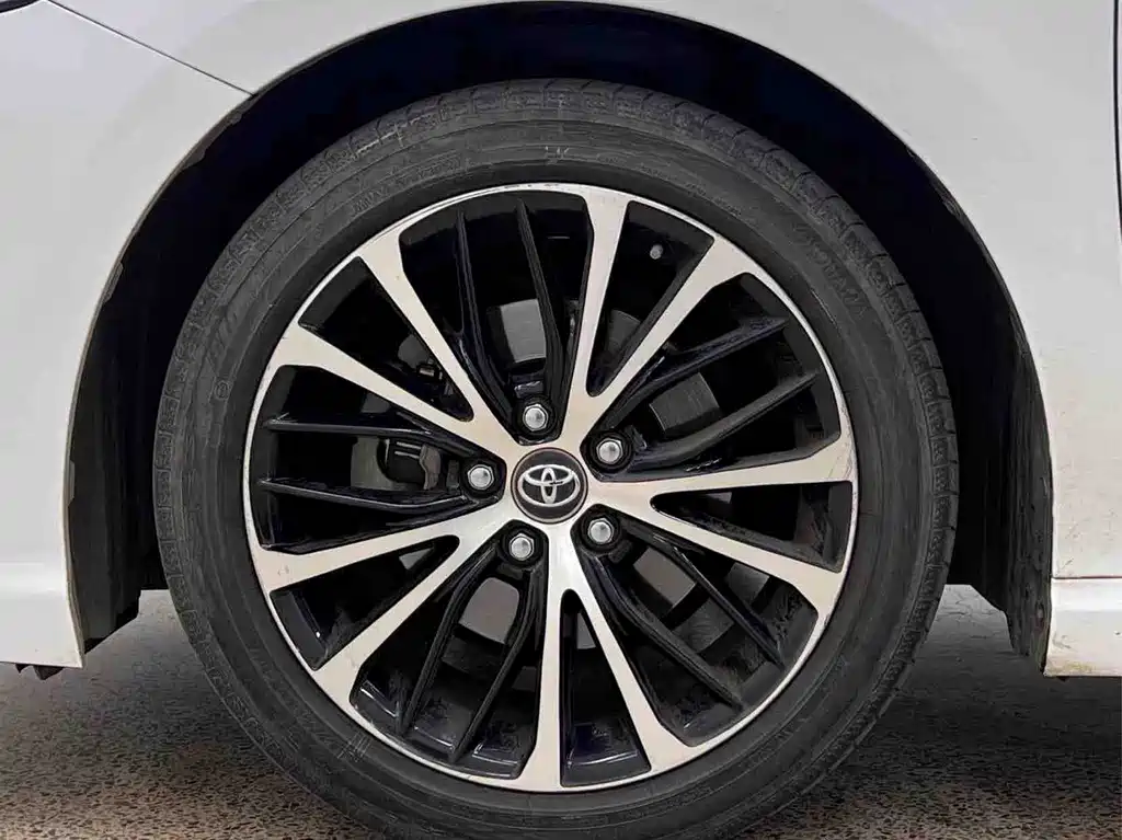 Toyota Camry — миниатюра 26