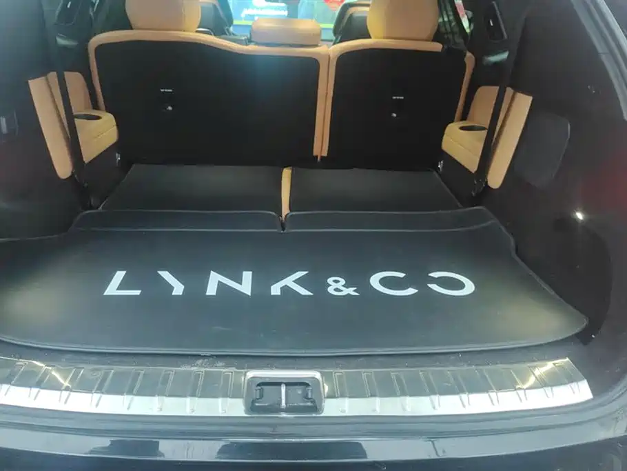 LYNK &CO. 09 EM P