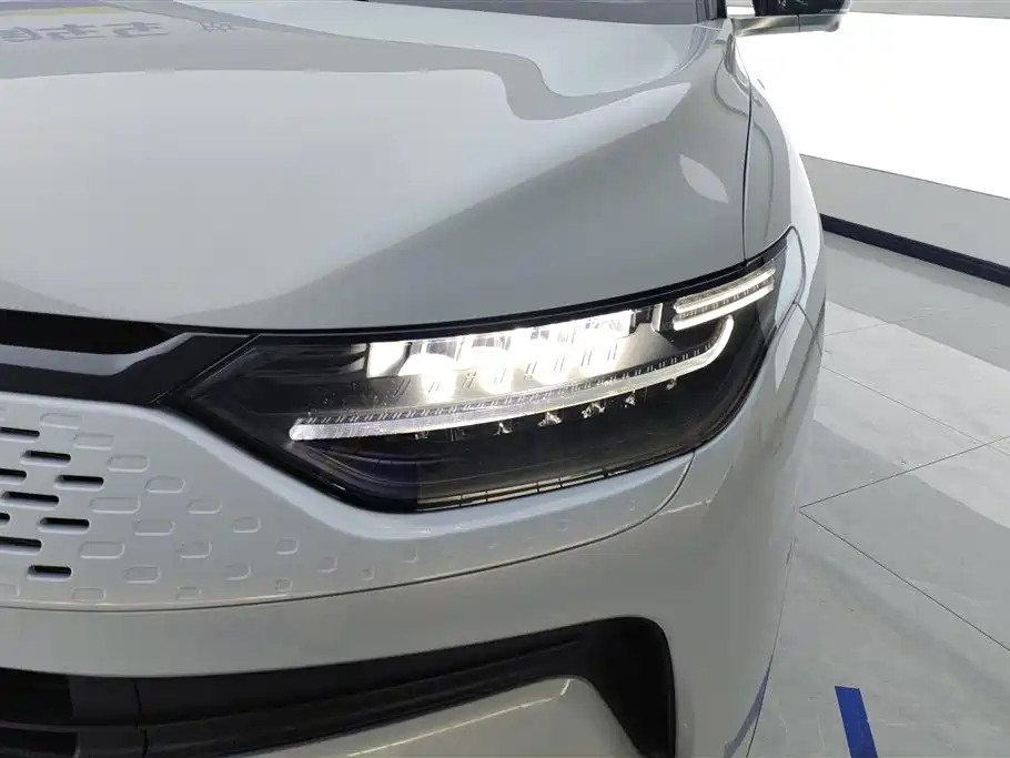 ZERO-RUNNING CAR ZERO RUN C11