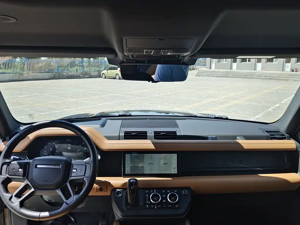 Land Rover Defender — миниатюра 8