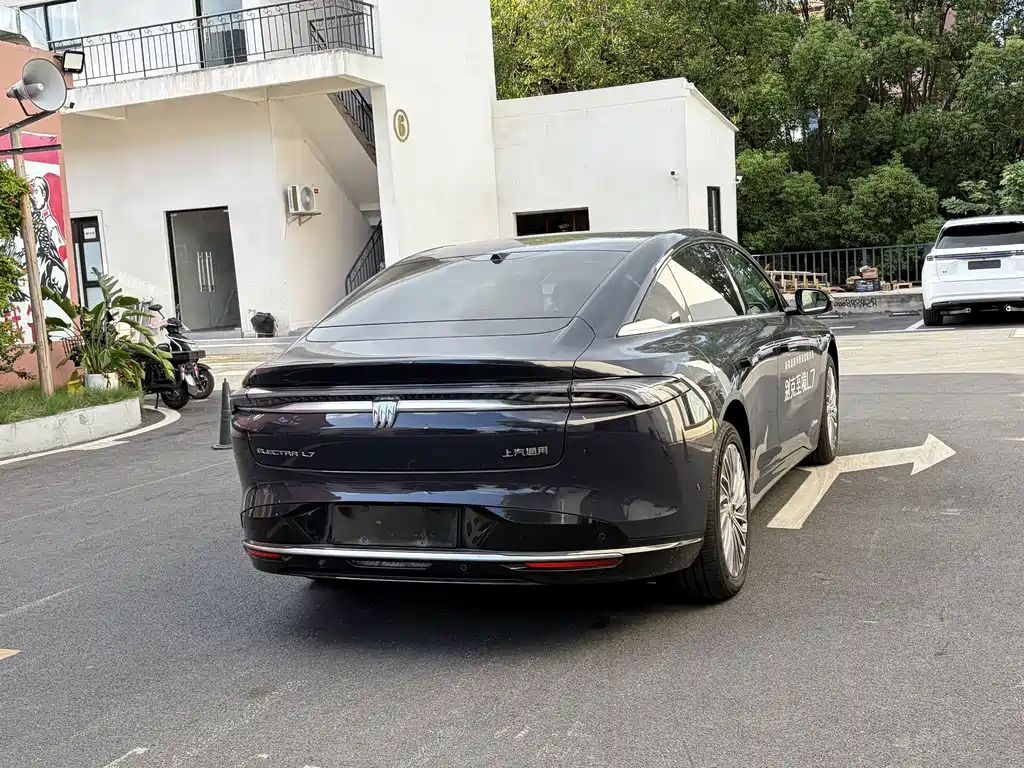 Buick Electra L7 — миниатюра 9
