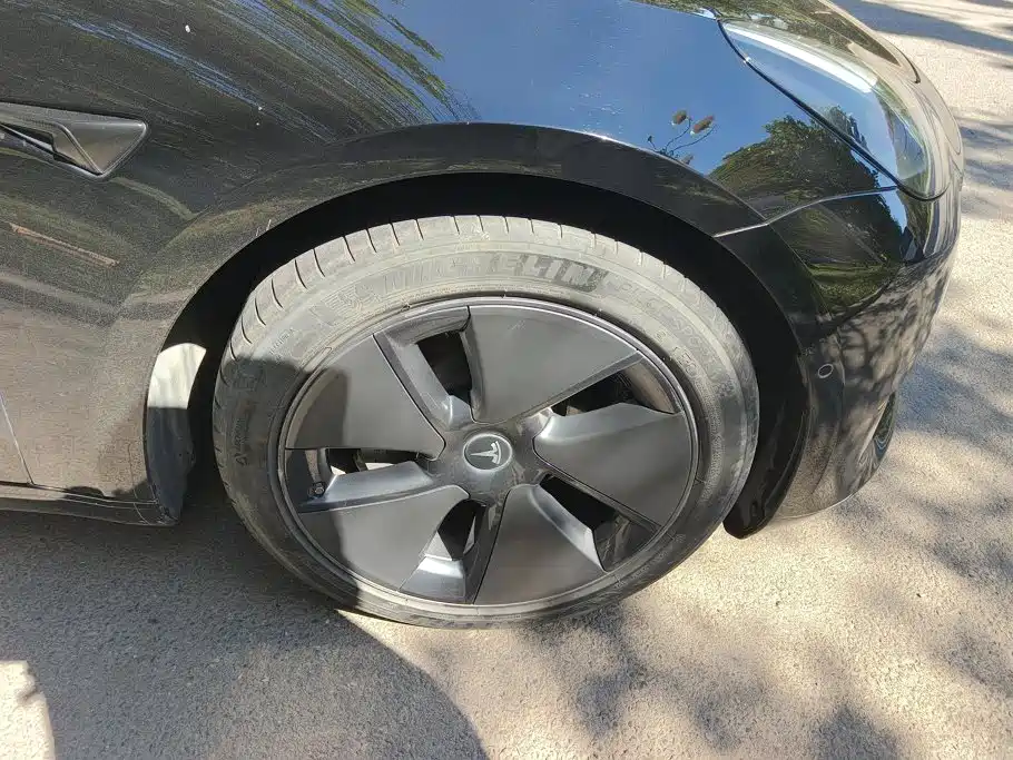 Tesla Model 3 — миниатюра 6