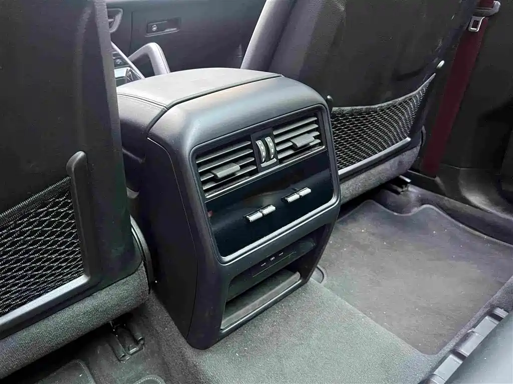 Porsche Cayenne — миниатюра 8