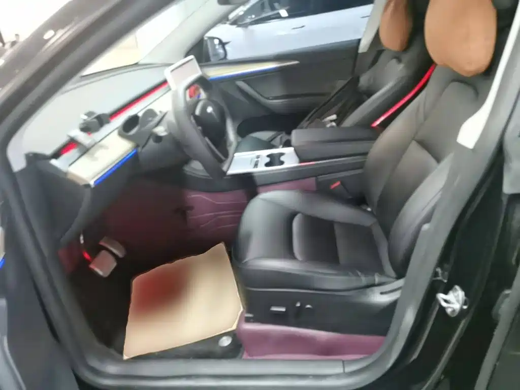 Tesla Model Y — миниатюра 15