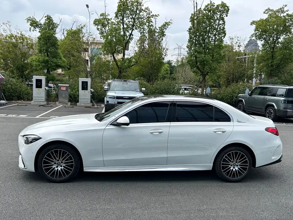Mercedes-Benz C-Class — миниатюра 4