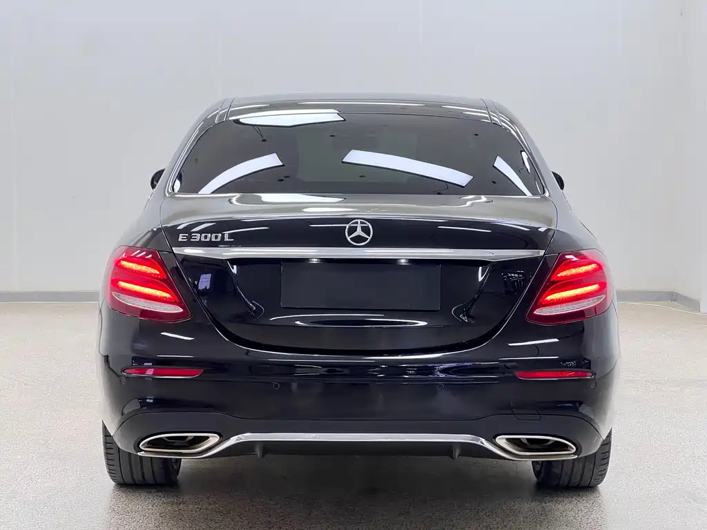 Mercedes-Benz E-Class — миниатюра 6