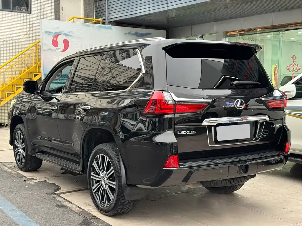 LEXUS LX