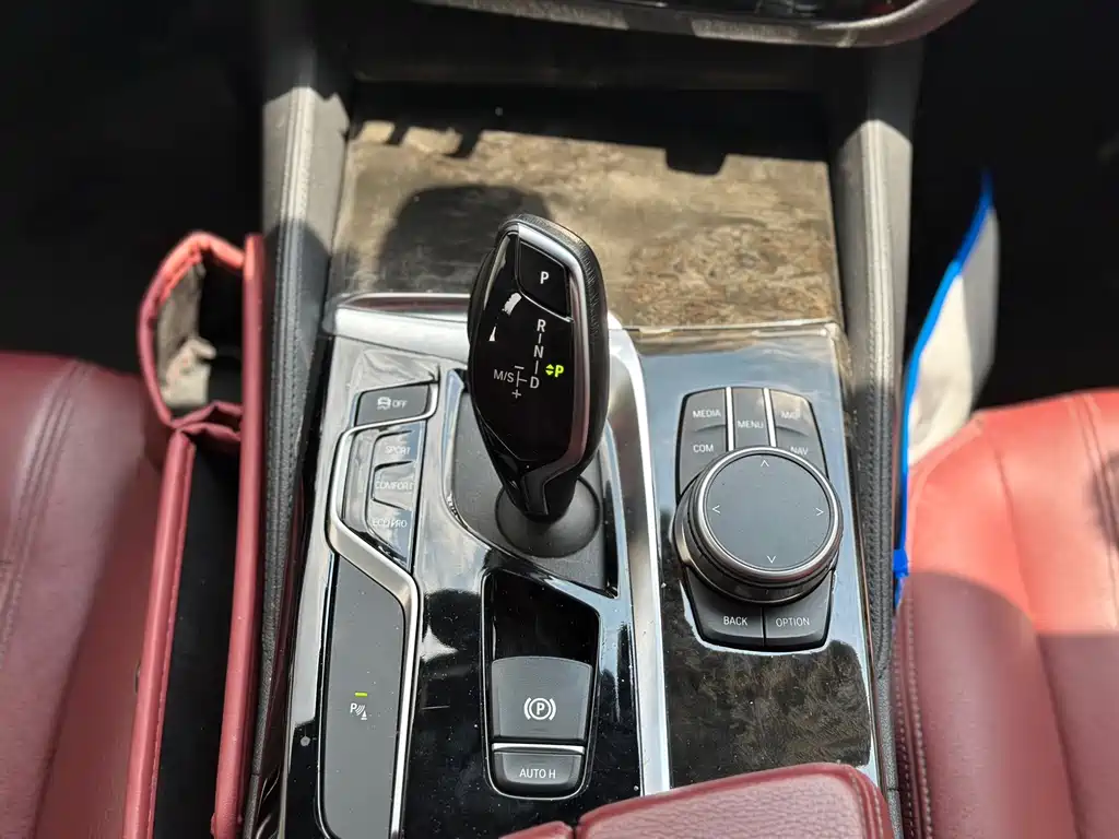 BMW 5 Series — миниатюра 12