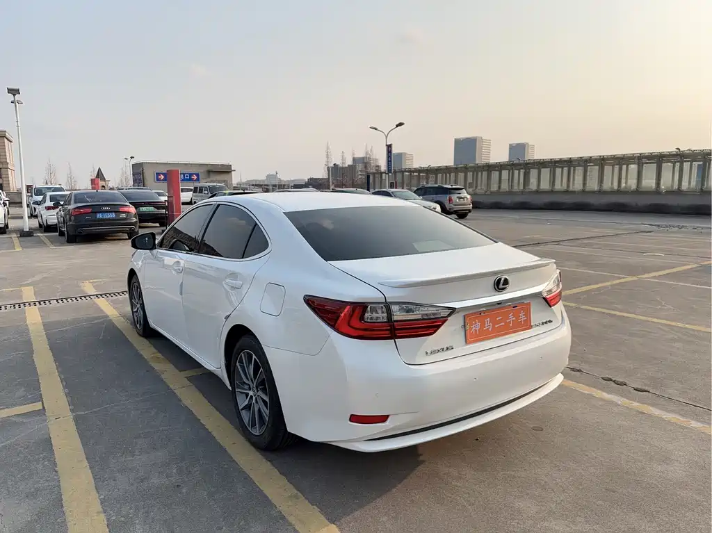 Lexus ES — миниатюра 4