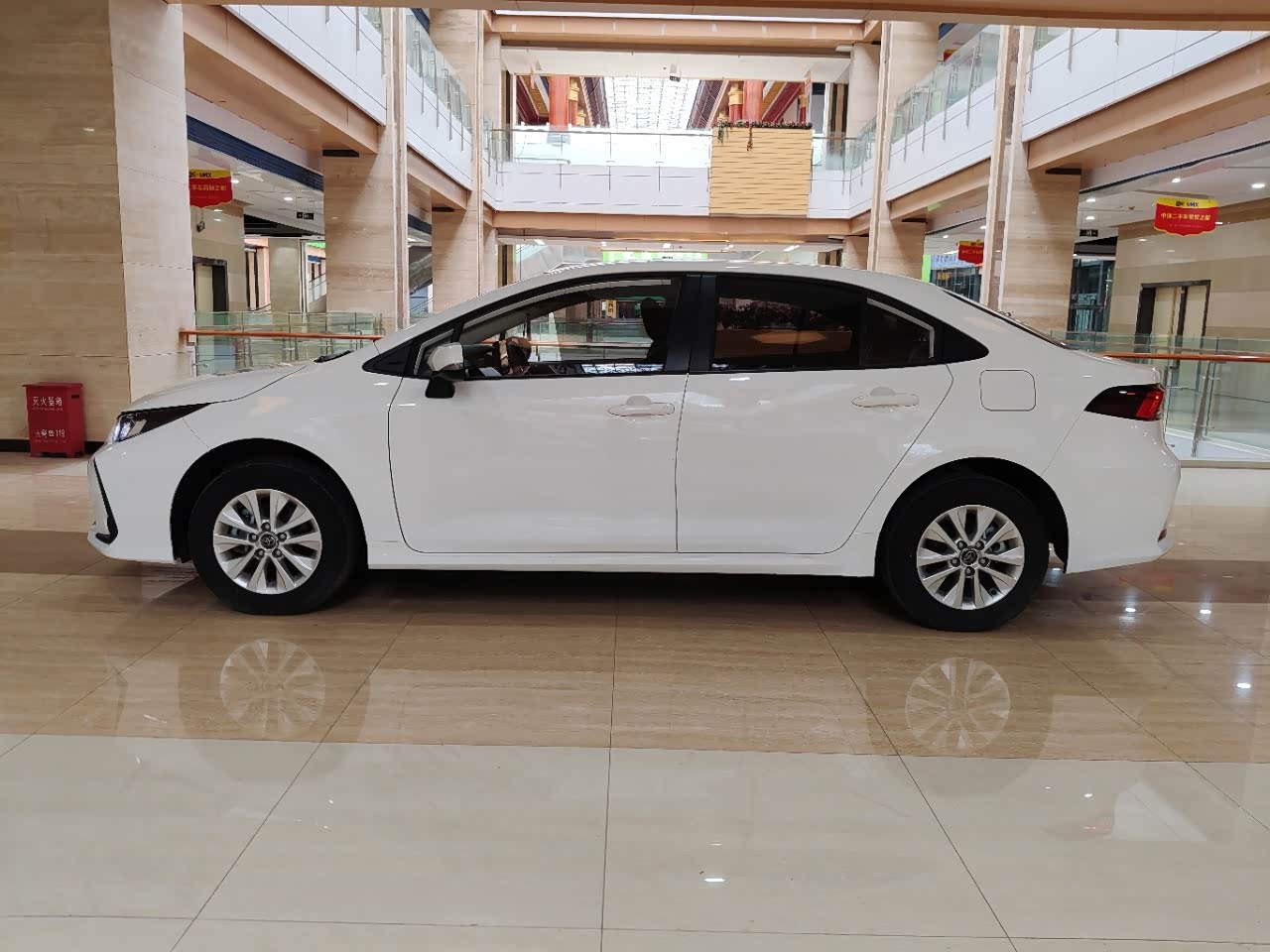 Toyota Corolla 1.2 л 2024 г. Белый, пробег 41000 км