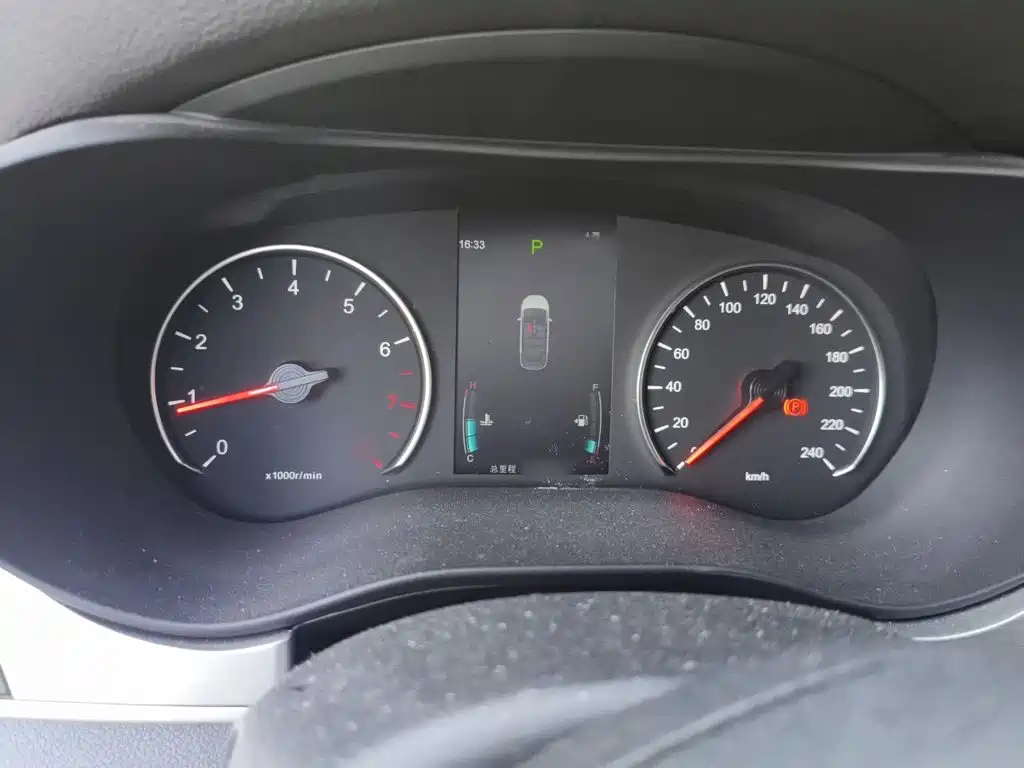 BYD MAX — миниатюра 4