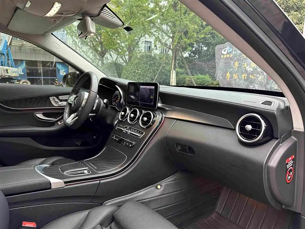 Mercedes-Benz C-Class — миниатюра 11