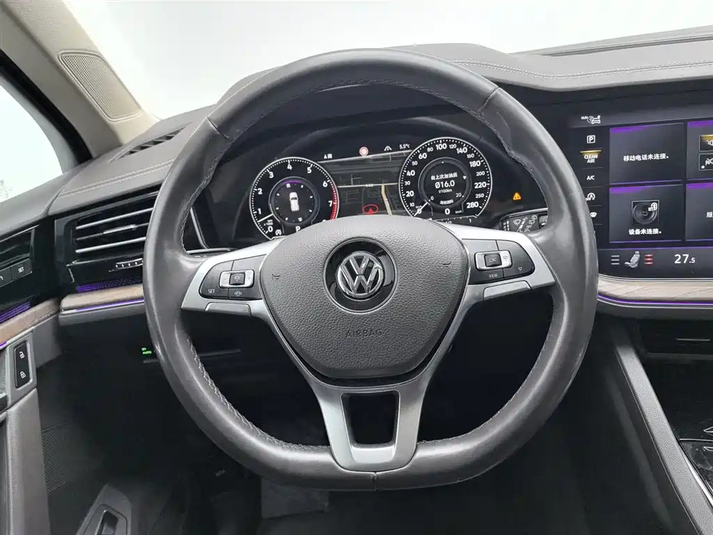VOLKSWAGEN TOUAREG