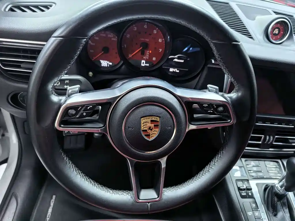 Porsche Macan — миниатюра 8