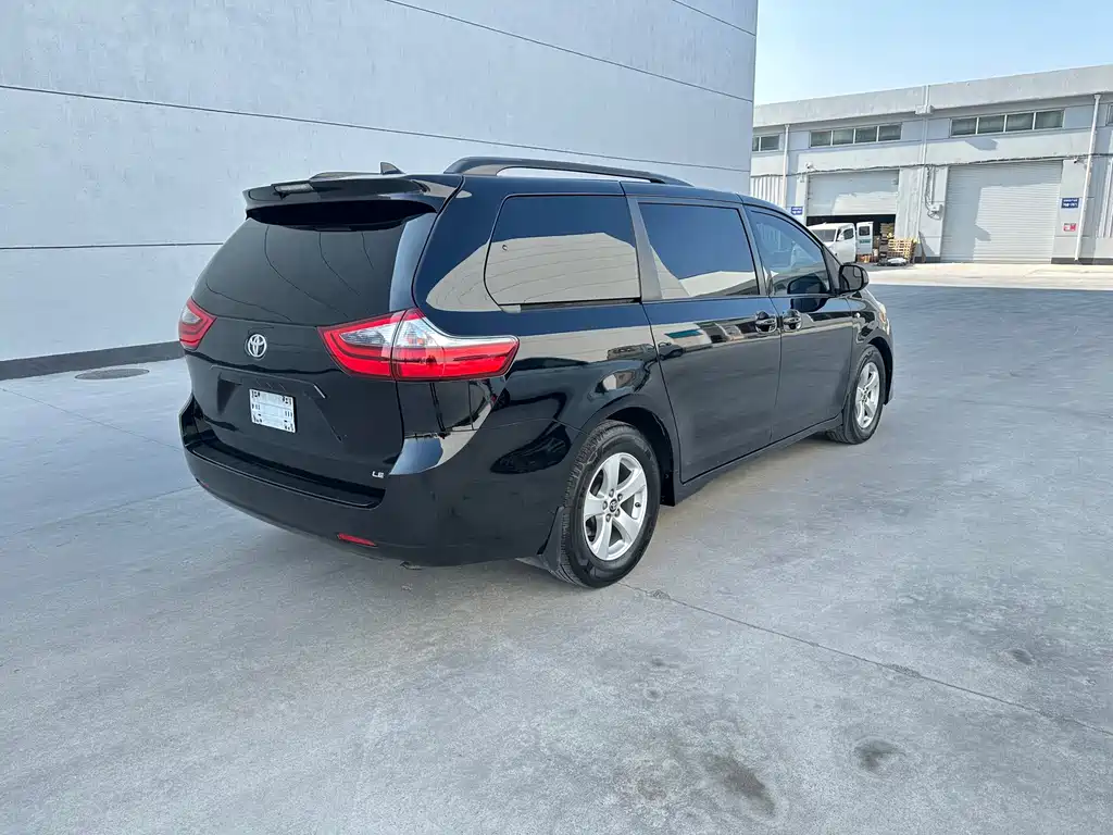 TOYOTA SIENNA