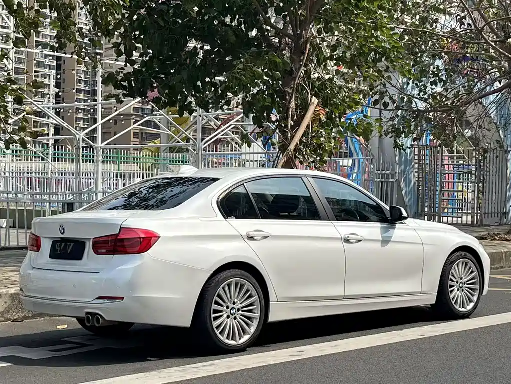 BMW 3 SERIES