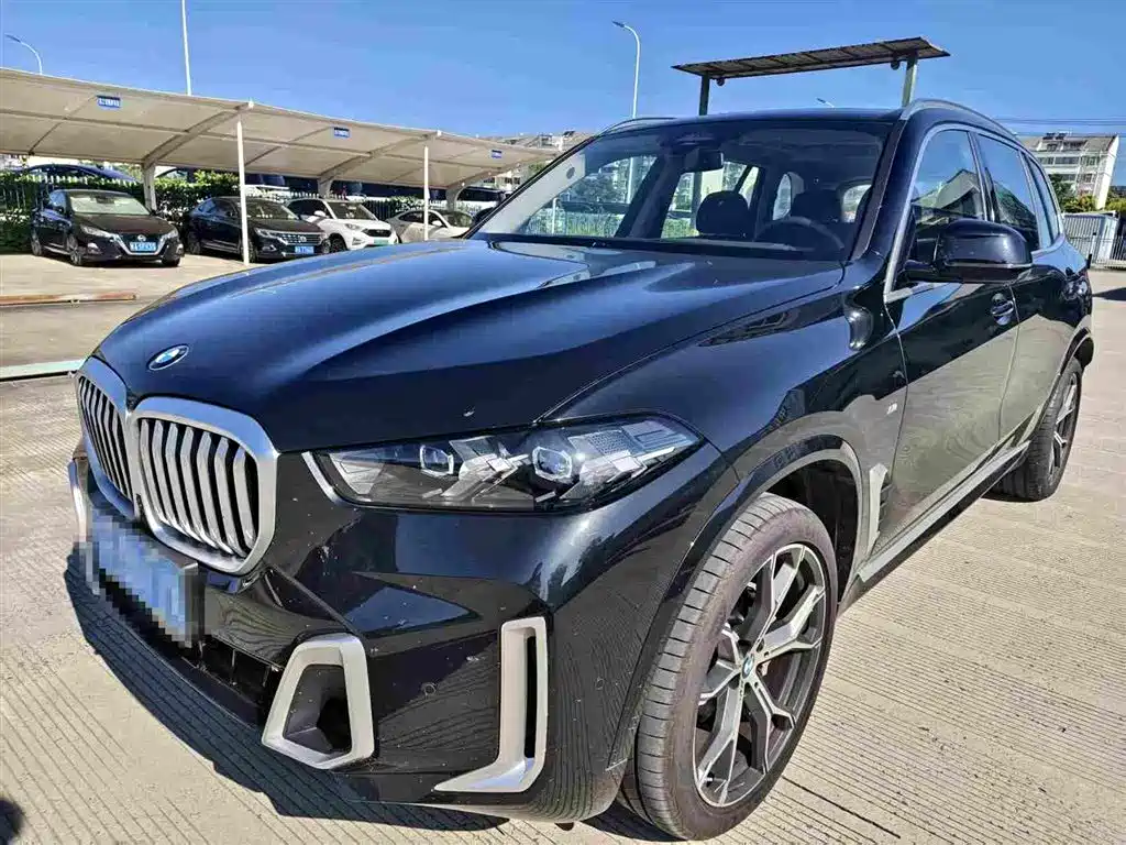 宝马X5 2023款 xDrive 30Li 尊享型M运动套装 2025