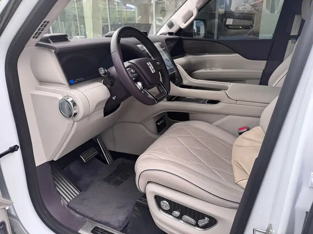 Yangwang Yangwang U8 L — миниатюра 4