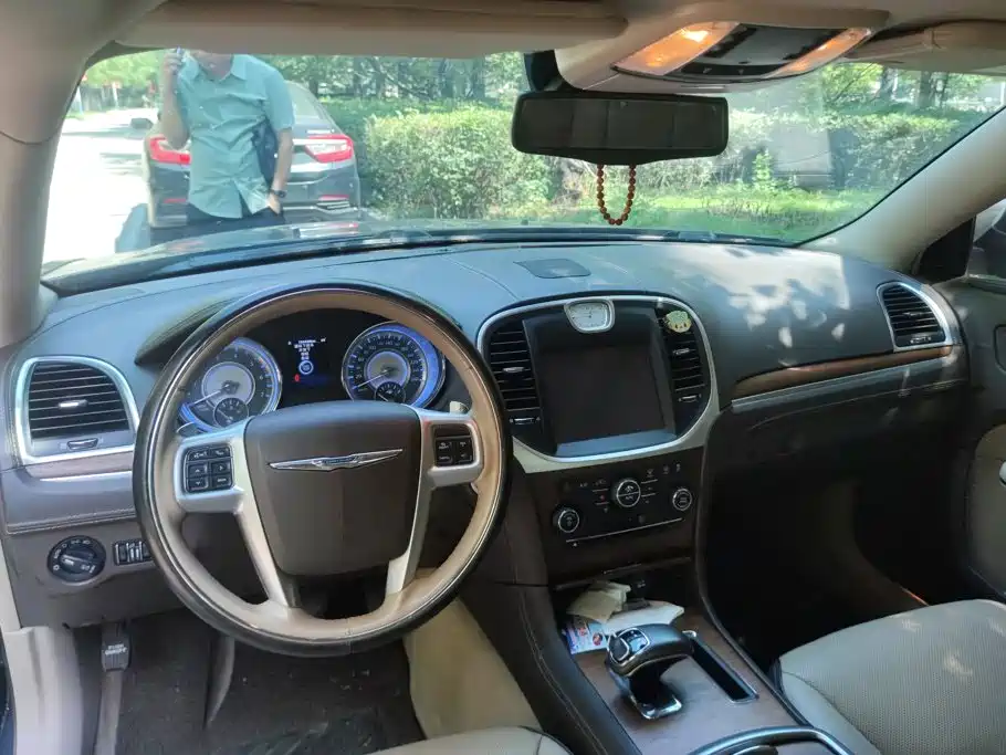 Chrysler 300C — миниатюра 12