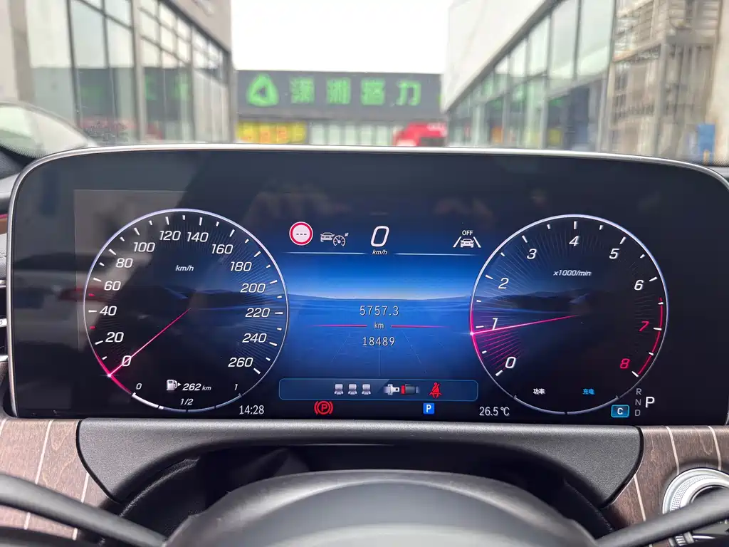 Mercedes-Benz E-Class — миниатюра 8