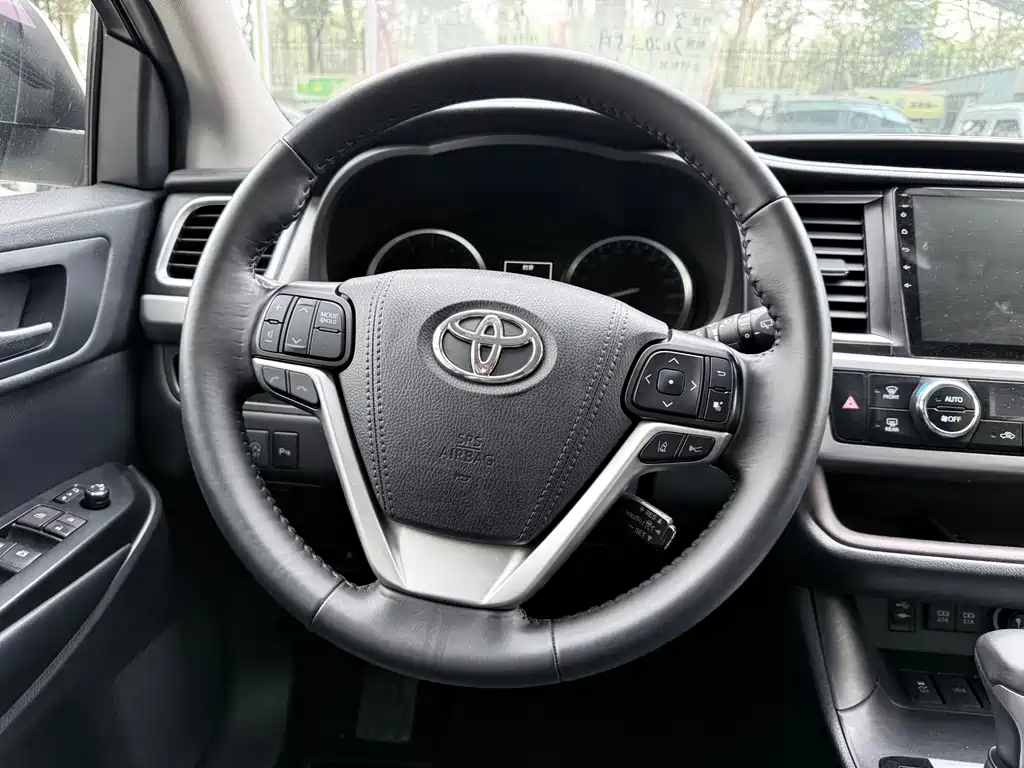 Toyota Highlander — миниатюра 14