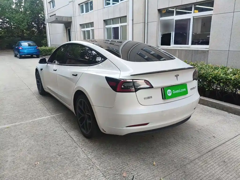 Tesla Model 3 — миниатюра 5